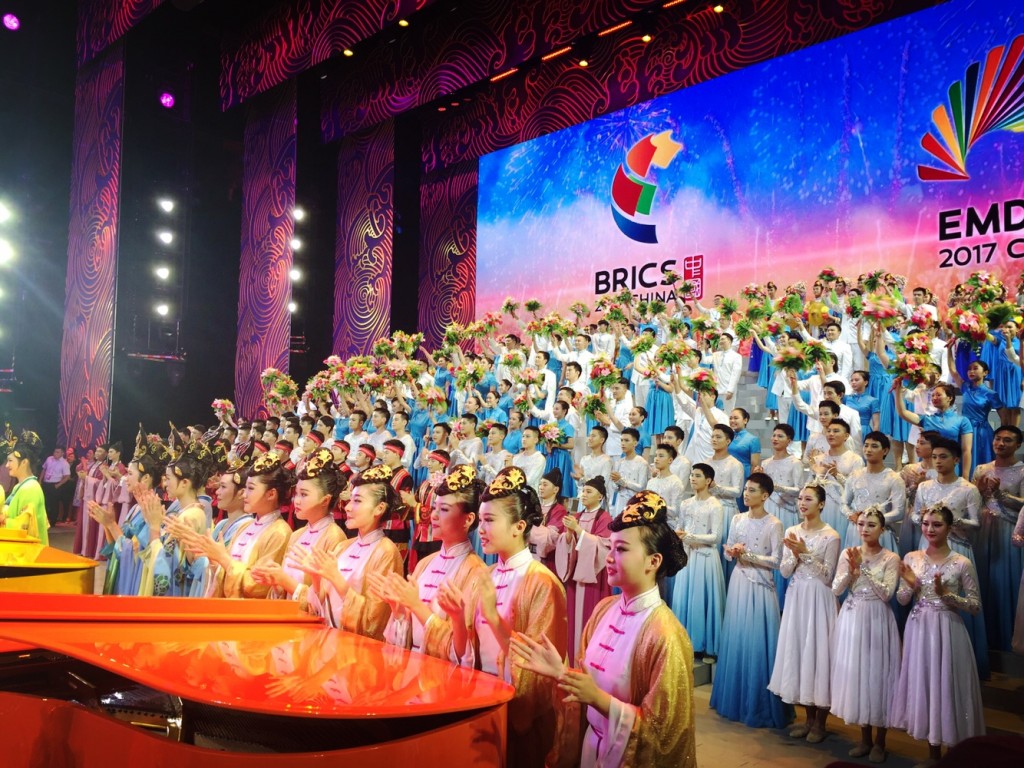 Orchestra_chorus_Dream_from_the_Sea