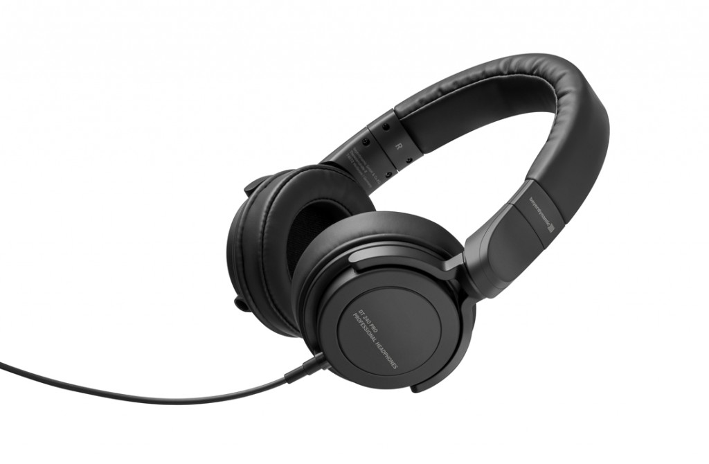 Beyerdynamic DT 240 PRO - Calidad profesional a precio económico 2 PIC_DT240PRO_17-07_perspective-ground_v2