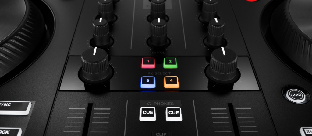 TRAKTOR KONTROL S2. Sonido enorme, tamaño portable. 4 img-ce-gallery-traktor_kontrol_s2_mk3_overview_04_image_gallery_11-3e700f1d4cbe741aa75df86e12acbd06-d