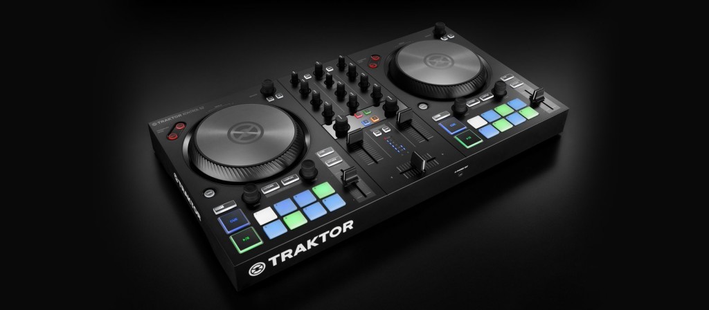 TRAKTOR KONTROL S2. Sonido enorme, tamaño portable. 2 img-ce-gallery-traktor_kontrol_s2_mk3_overview_04_image_gallery_14-5eff78bca3fc7b288e542abf7fe3bf12-d