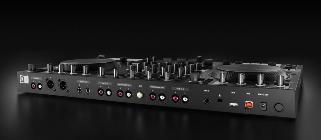 Pon tus sesiones en marcha con el TRAKTOR KONTROL S4 4 img-ce-gallery-traktor_kontrol_s4_mk3_overview_04_image_gallery_23-2412bf5d4d24f730dba35b44c7948e12-d