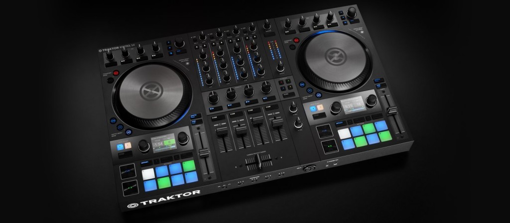Pon tus sesiones en marcha con el TRAKTOR KONTROL S4 2 img-ce-gallery-traktor_kontrol_s4_mk3_overview_04_image_gallery_24-163e8fdb1a3a454eff496ffd0ec35ccf-d