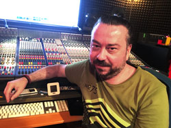 Charly Chicago autor de Yo, técnico de sonid. La base del sonido y El estudio de grabación Charly Chicago autor junto a Microfusa Formacion de Yo técnico de sonido. La base del sonido y El estudio de grabación