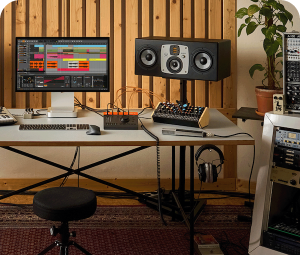 Iamgen de la Interface Bitwig Studio integrada en home studio