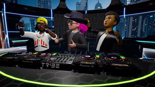Entorno de realidad virtual de Tribe XR con CDJ‑3000 y DJM‑900 emulados en cabina