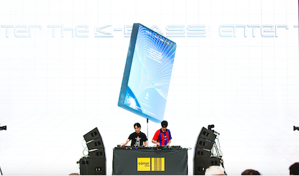 yunji, Mar Vista y Coziest actuando en SonarVillage durante Sónar 2025