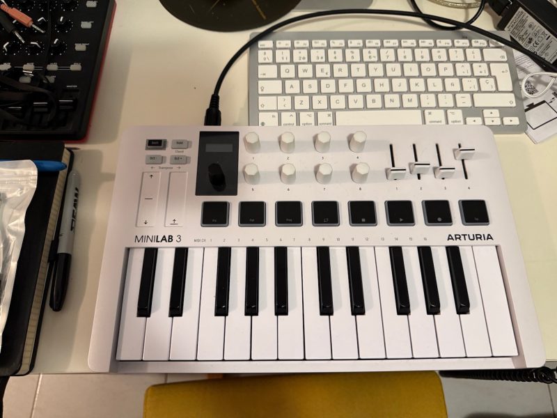 controladores MIDI compactos 2025