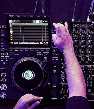 CDJ-3000X 2025 vista superior del reproductor durante la sesión con Kanedo