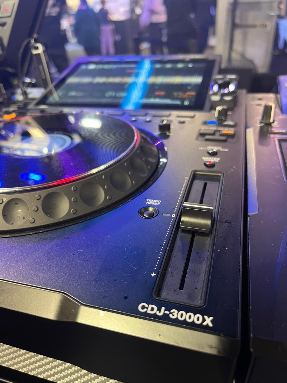 CDJ-3000X reproductor DJ profesional de AlphaTheta expuesto en NAMM 2026