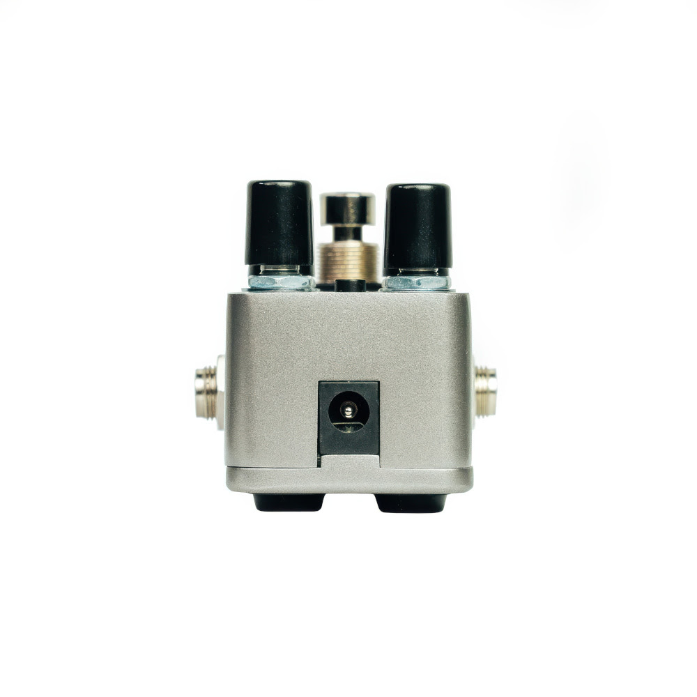 armonizador compacto Electro-Harmonix Pico Intelligent Harmony Machine mostrando las conexiones y la entrada de alimentación