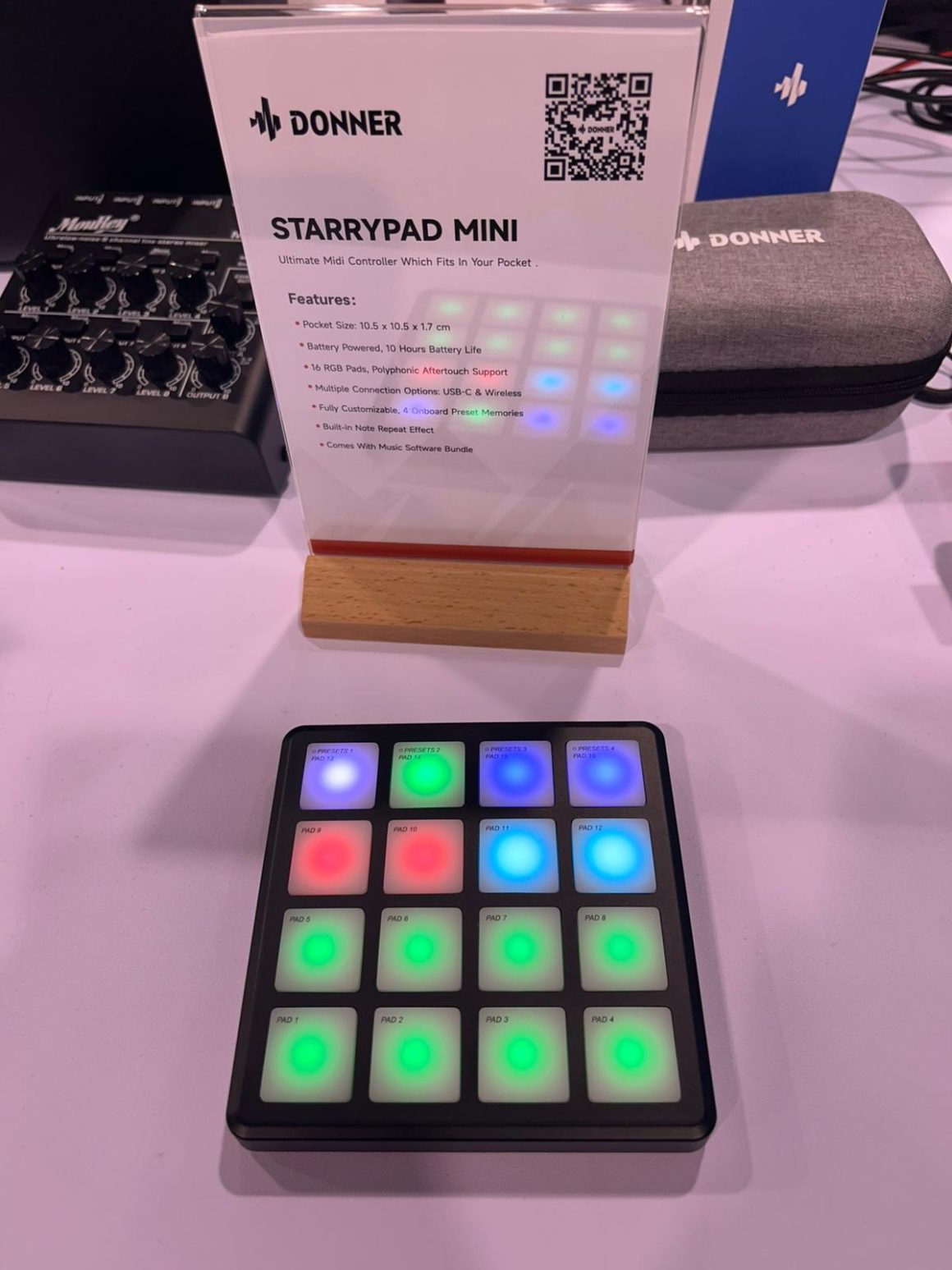 Donner en NAMM Show 2026 con el controlador de pads STARRYPAD Mini expuesto en el stand de la marca.